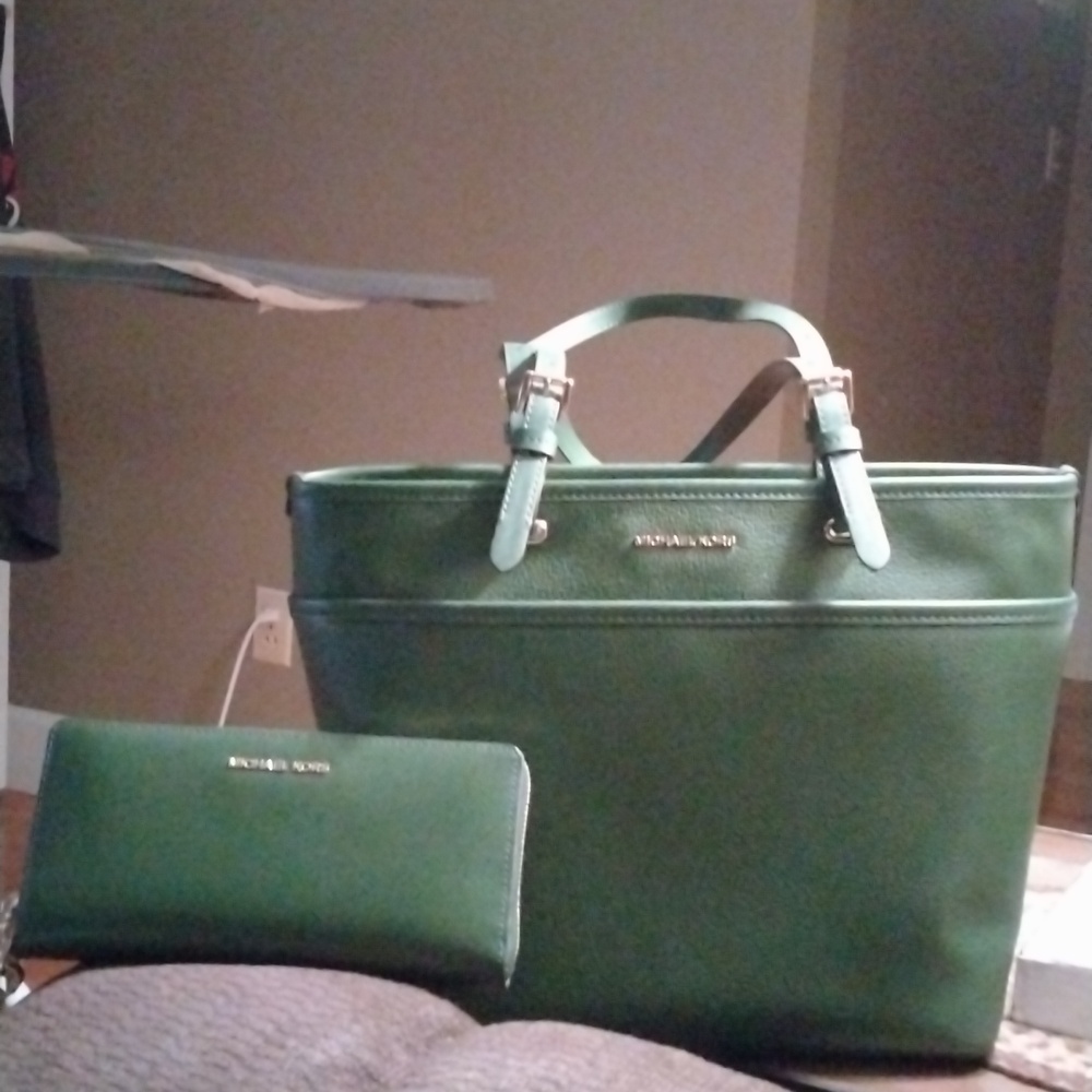 Michael Kors Purse / Wallet